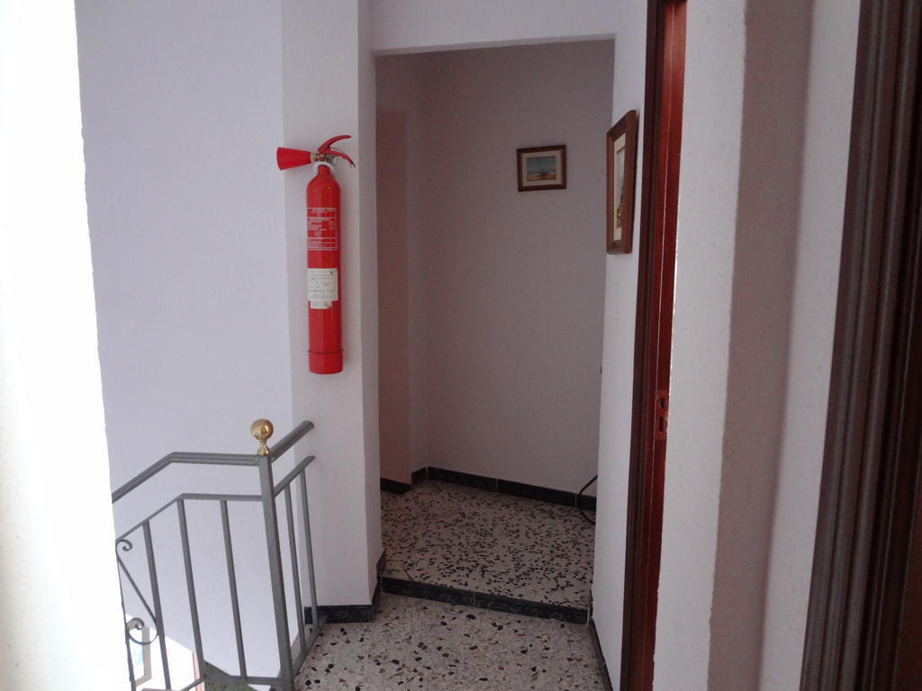 Hostal San Pedro Sanlúcar la Mayor Exteriör bild