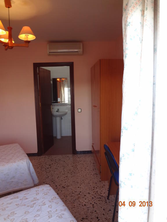 Hostal San Pedro Sanlúcar la Mayor Exteriör bild