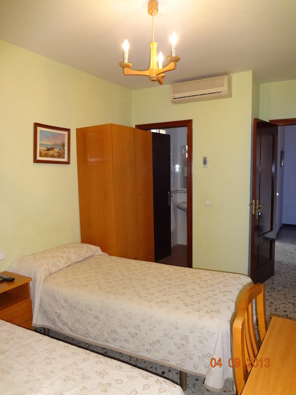 Hostal San Pedro Sanlúcar la Mayor Exteriör bild