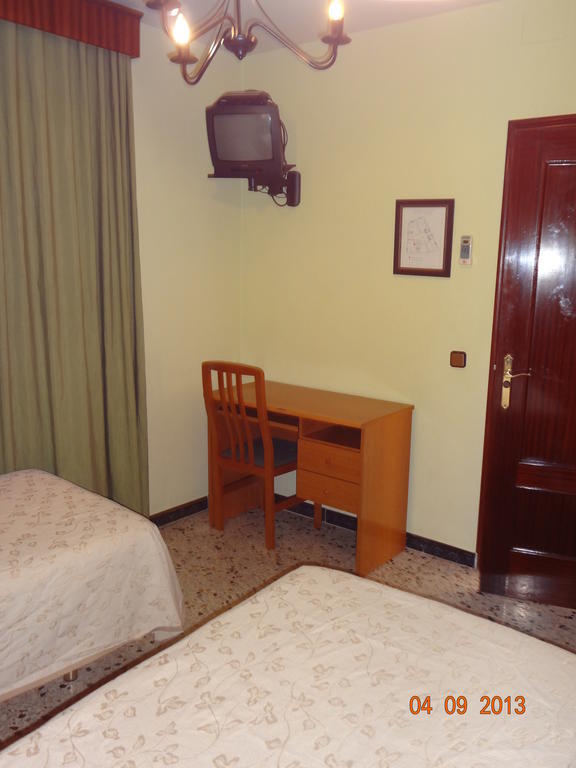Hostal San Pedro Sanlúcar la Mayor Exteriör bild